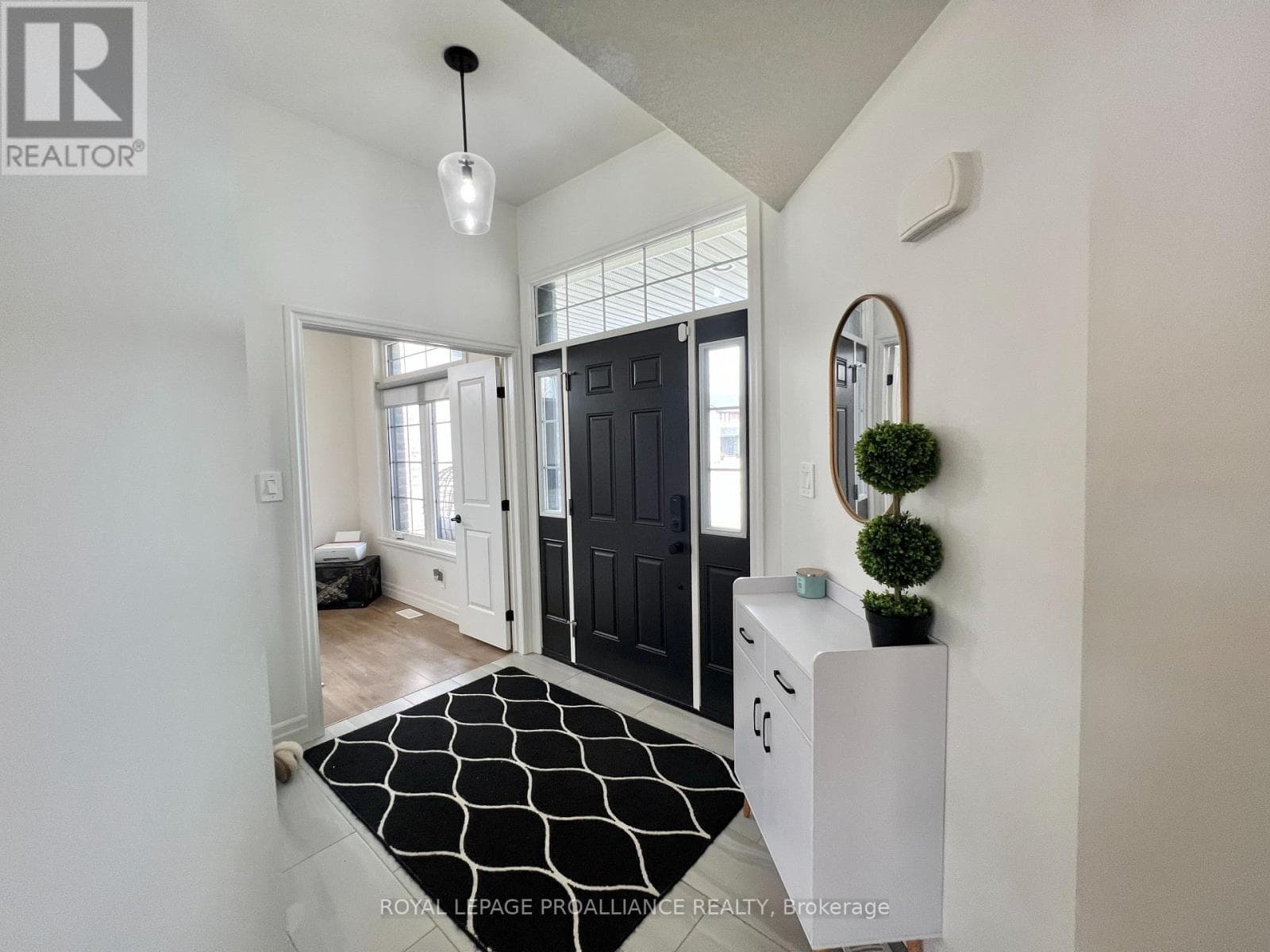 55 LANARK DRIVE photo 3