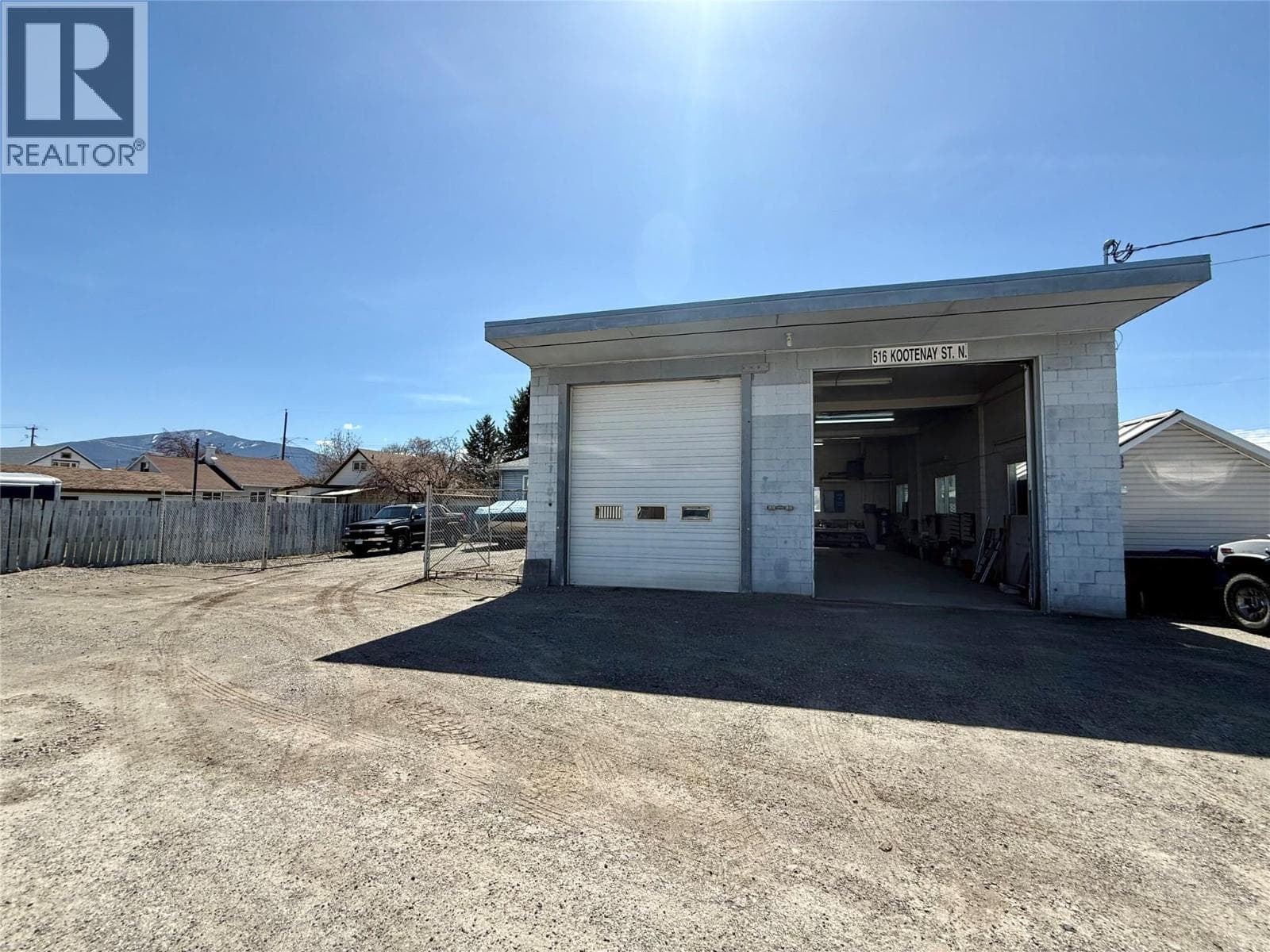 1418 5 Street N photo 2