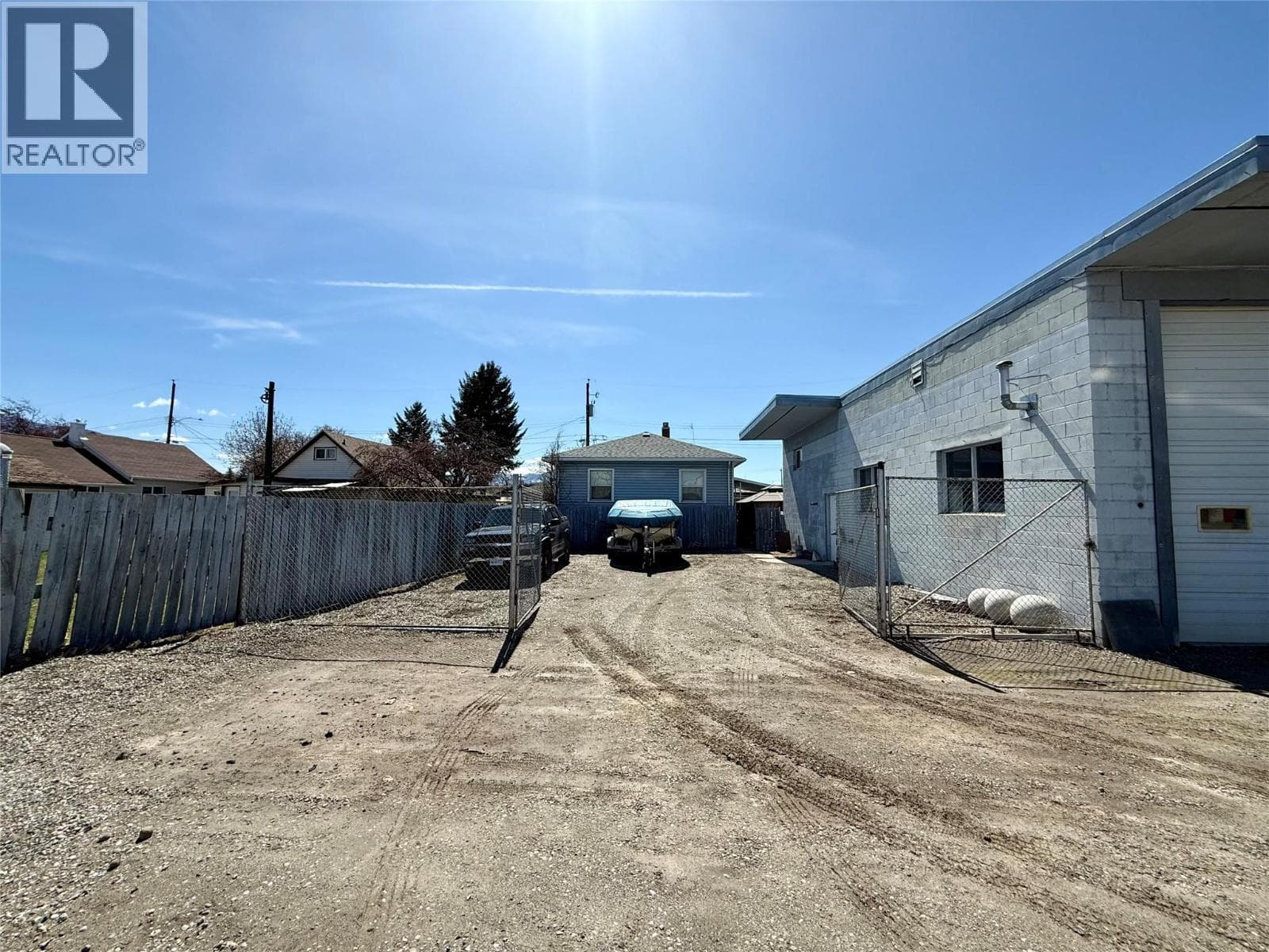 1418 5 Street N photo 3