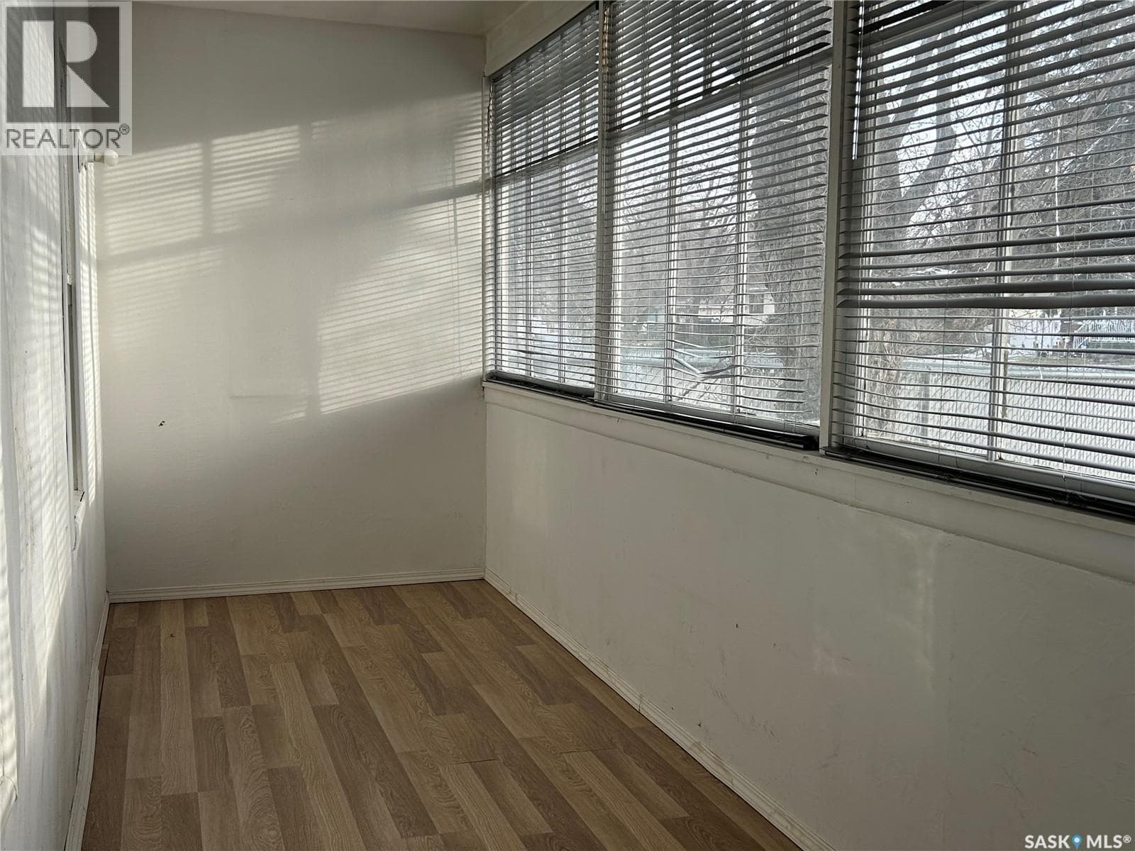 1042 Coteau STREET W — photo 2