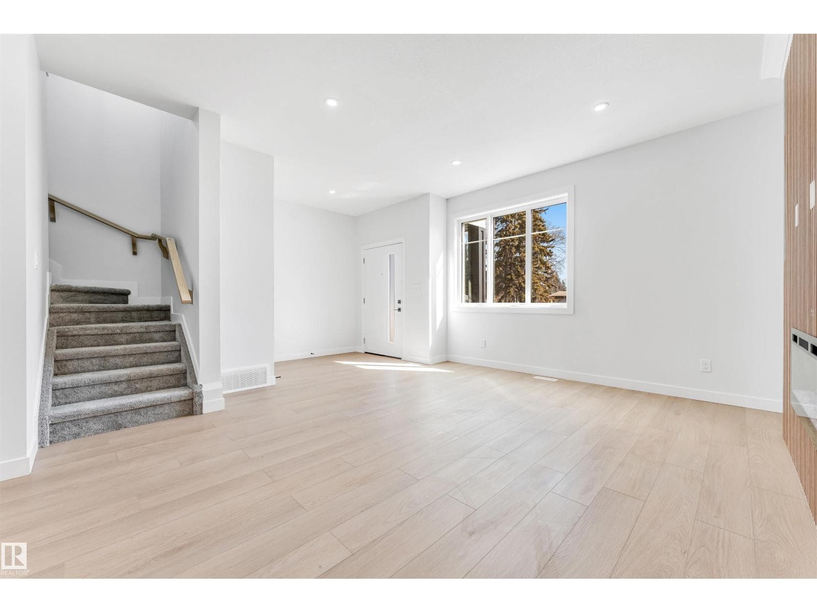 10964 157 ST NW photo 5