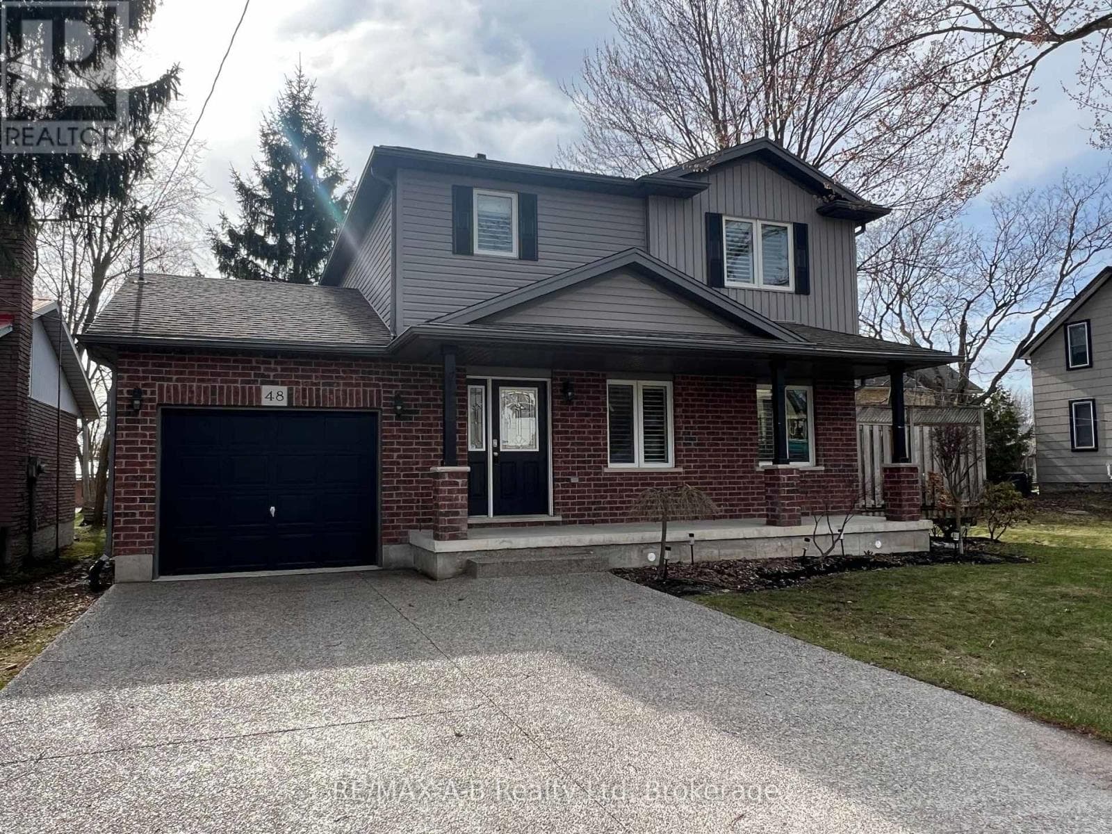 3 bed 3 bath single family at 48 WELLINGTON STREET — $614,900