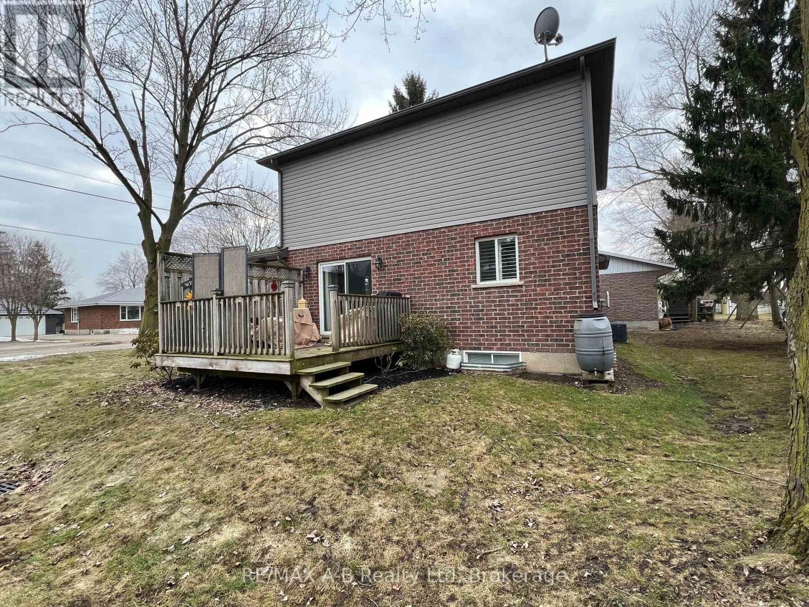 48 WELLINGTON STREET photo 3