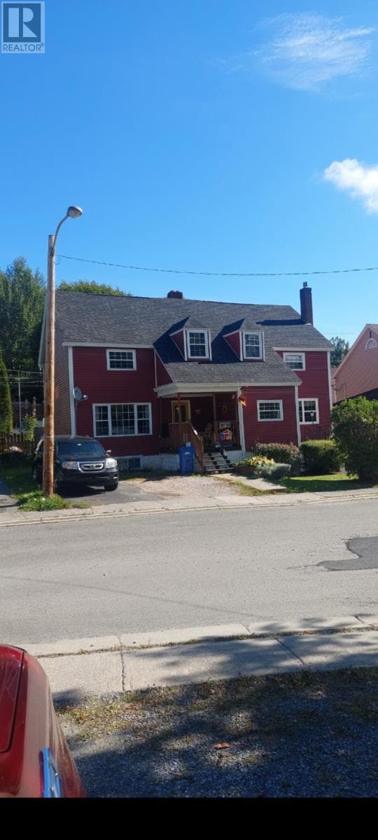 5 Armstrong Avenue photo 3