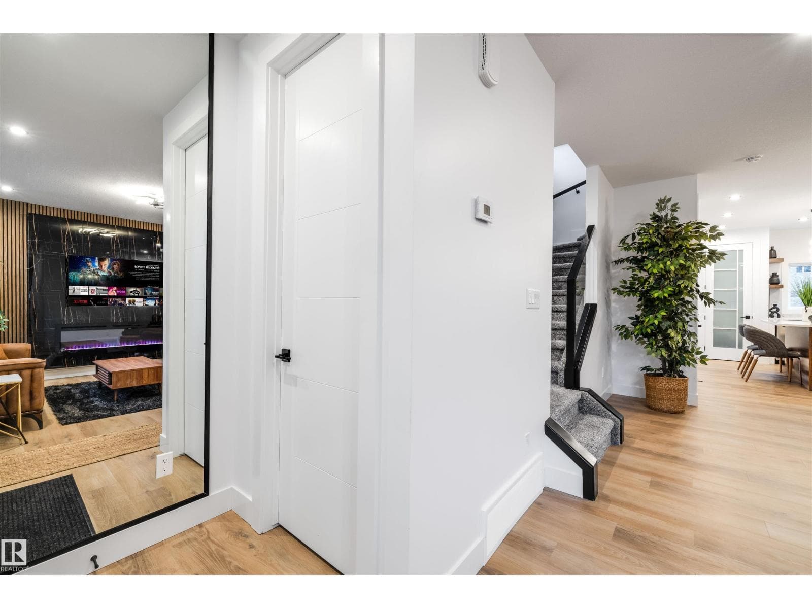 10973 74 AV NW photo 5