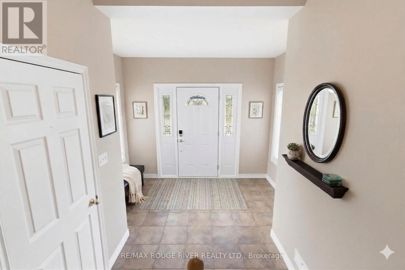 22810 SIMCOE STREET photo 3