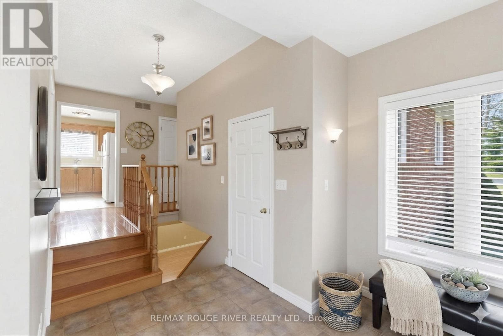 22810 SIMCOE STREET photo 4