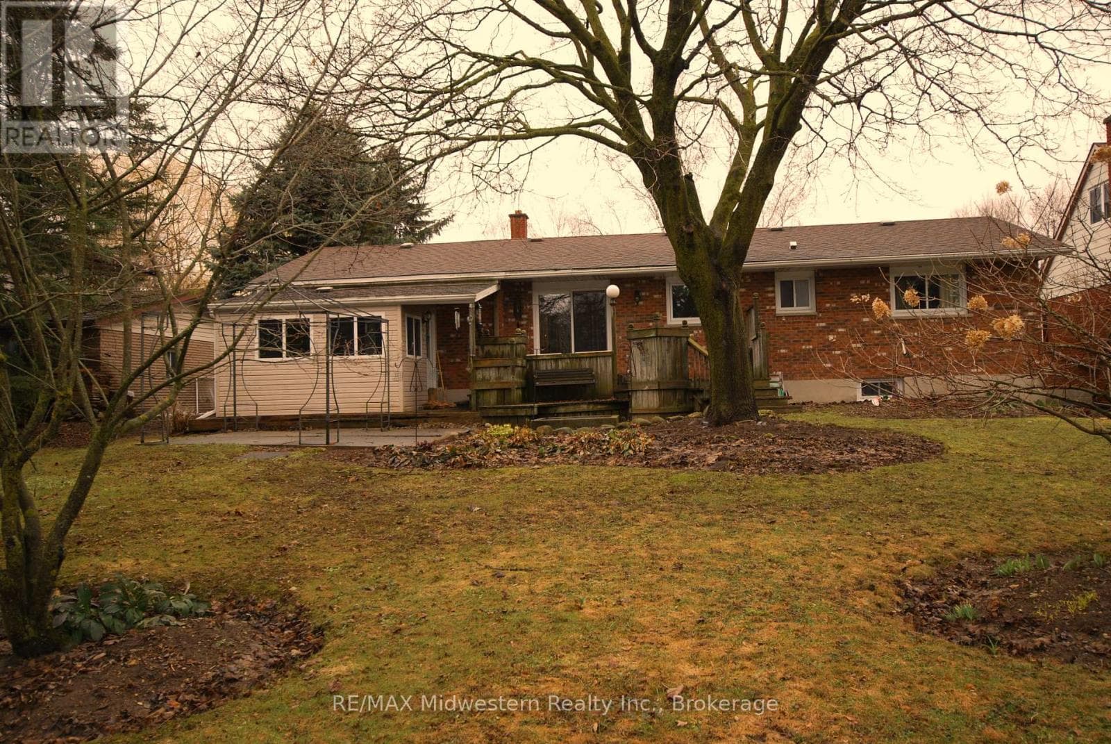69 LOUISE STREET photo 2