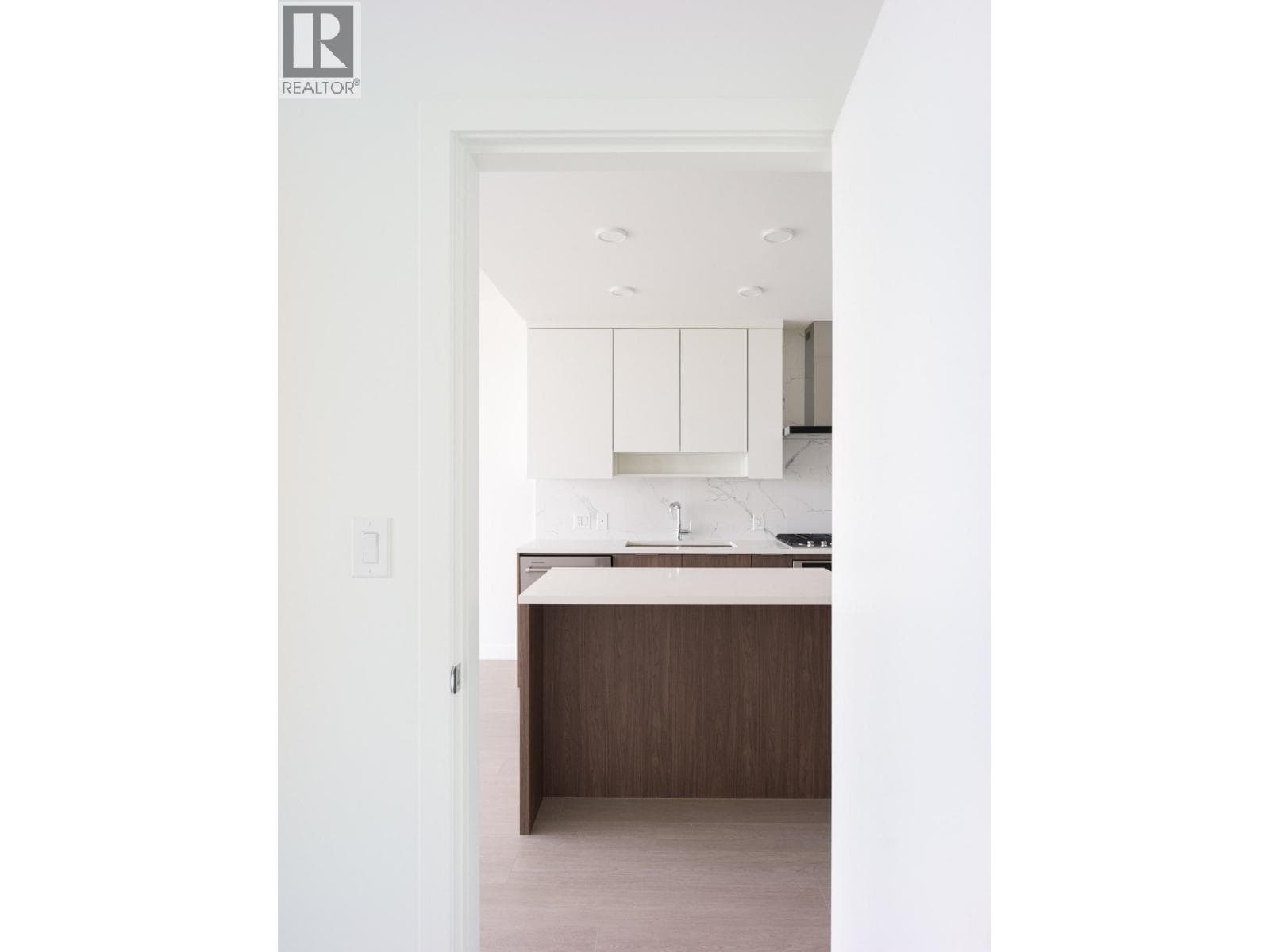 1804 699 WHITING WAY photo 2