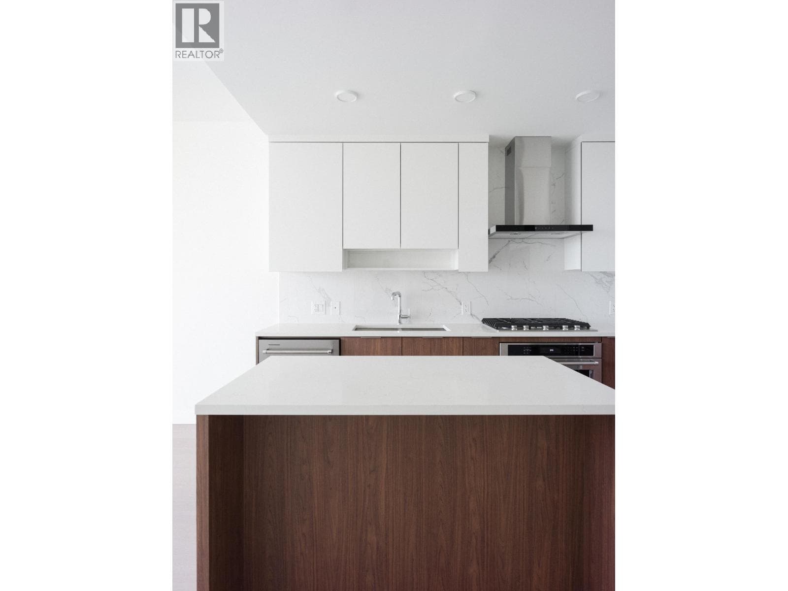 1804 699 WHITING WAY photo 3