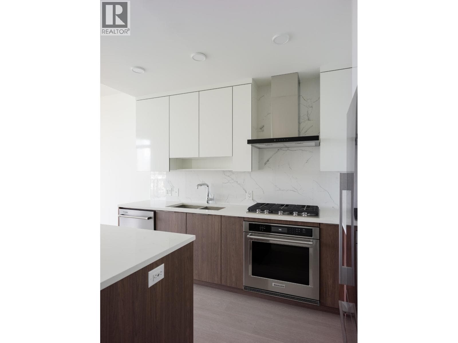 1804 699 WHITING WAY photo 5