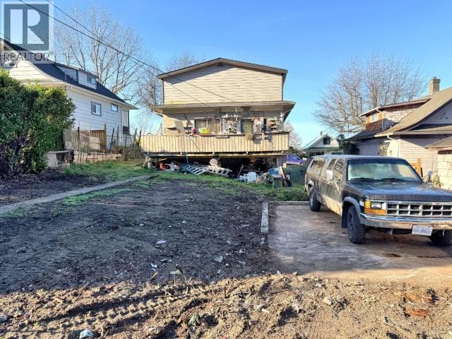 6325 OAK STREET photo 2