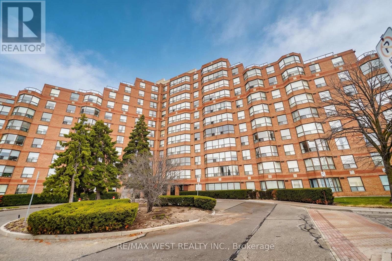 1 bed 1 bath single family at 313 - 6 HUMBERLINE DRIVE — $475,000