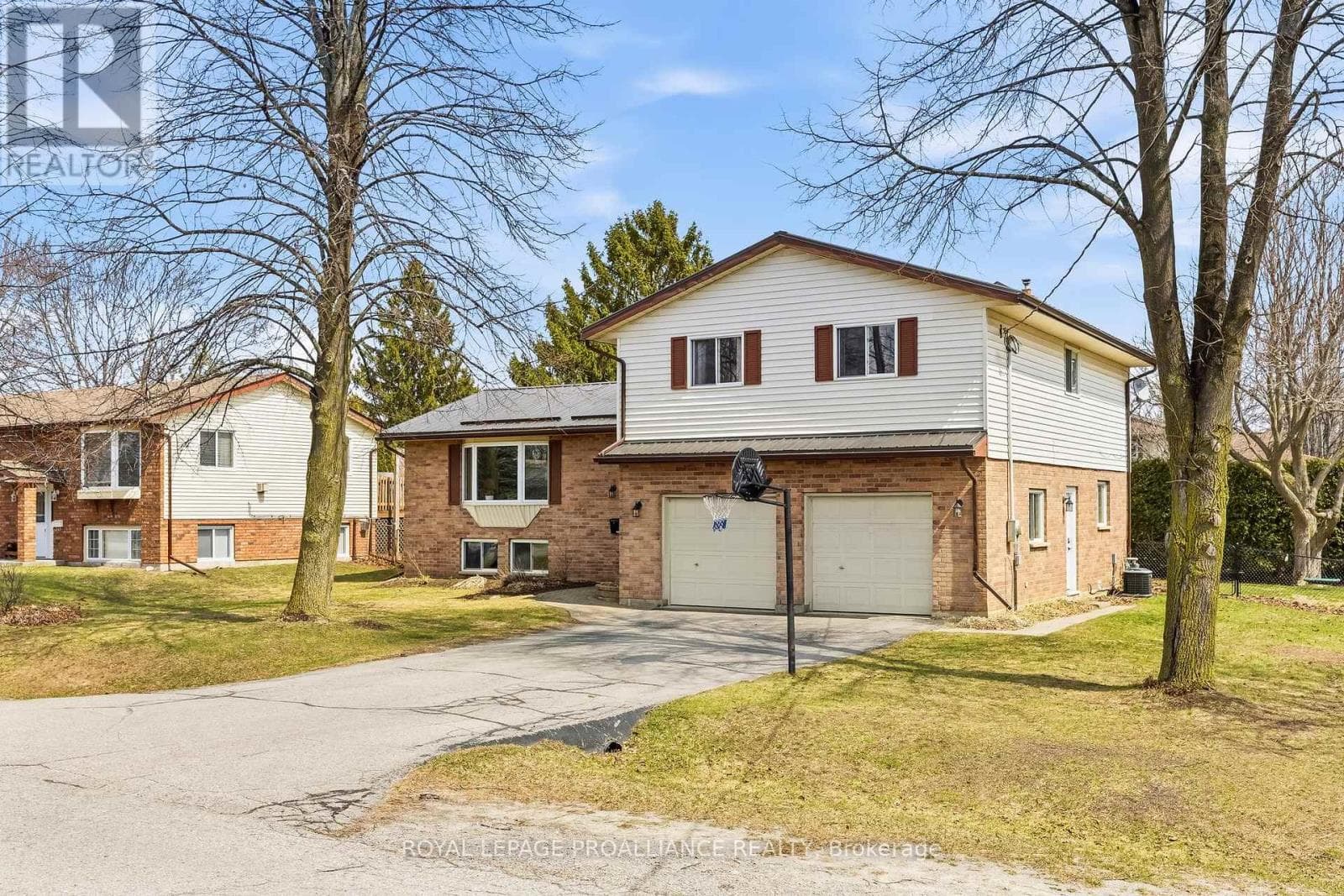 9 HURON DRIVE photo 2