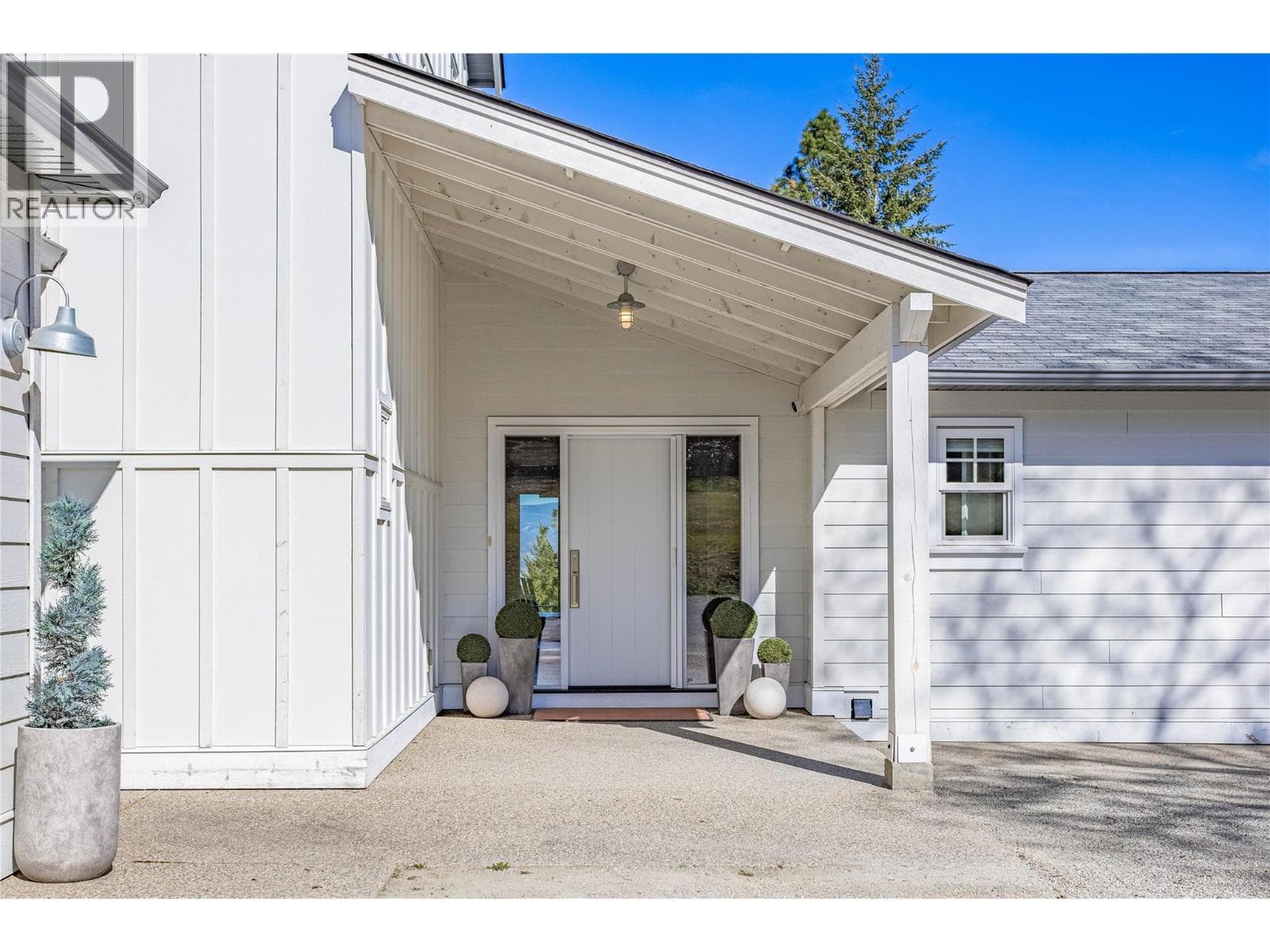 2376 Saucier Road photo 3
