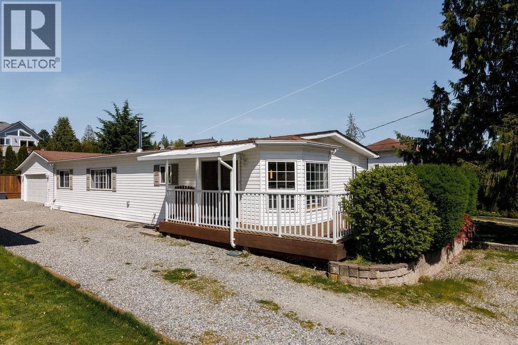 760 HILLCREST ROAD photo 3