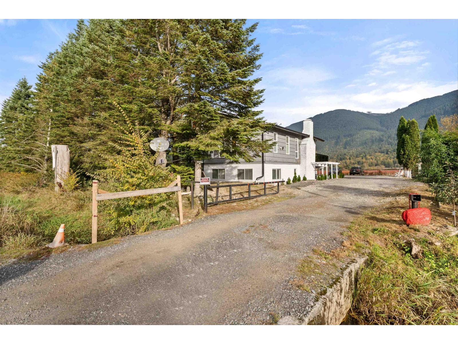 11186 FARMS ROAD photo 3