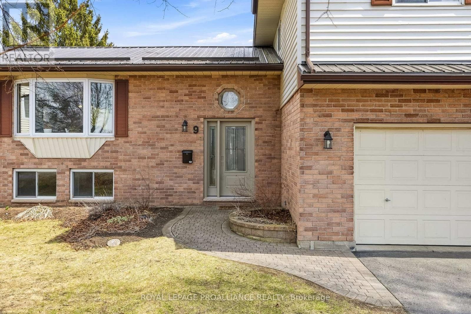 9 HURON DRIVE photo 3
