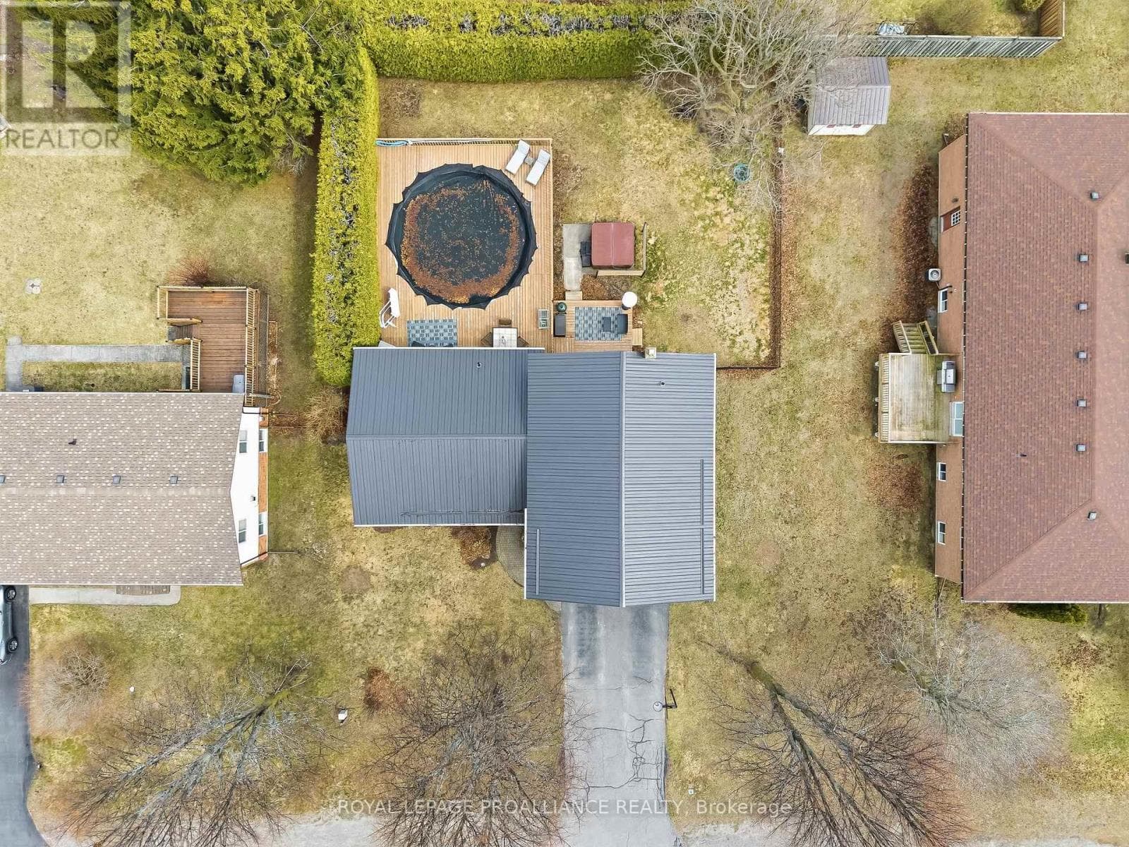 9 HURON DRIVE photo 4