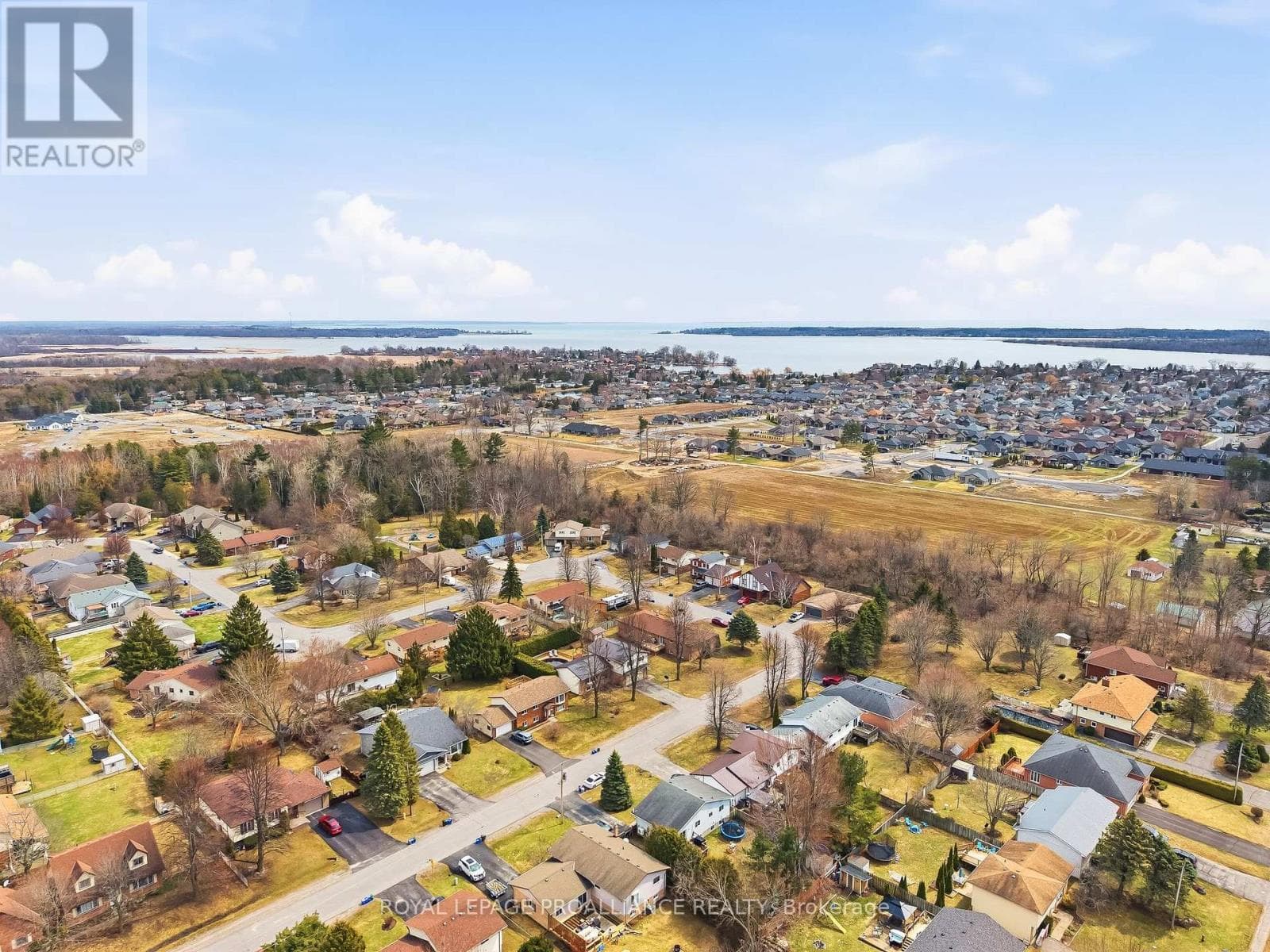 9 HURON DRIVE photo 5
