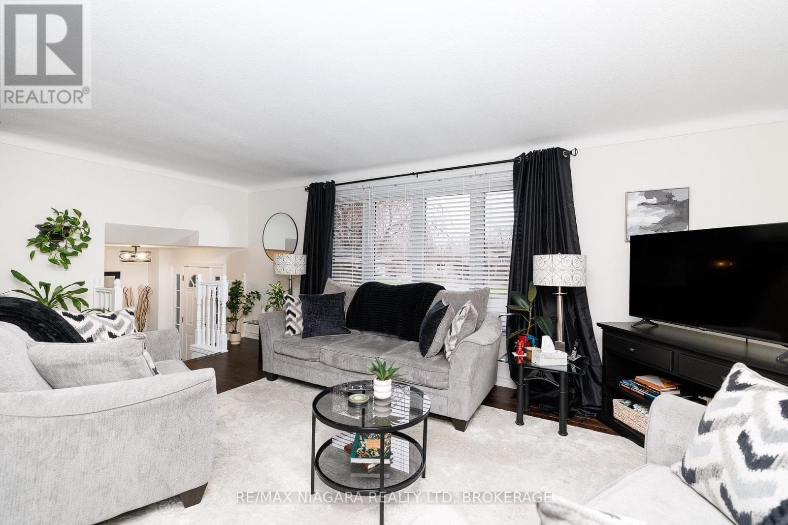 7013 GLENGOWAN CRESCENT photo 5