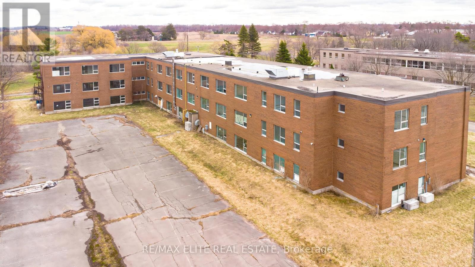 424 QUEBEC AVENUE photo 3
