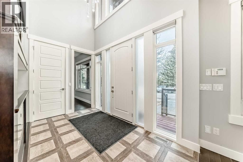 230 37 Street NW — photo 5