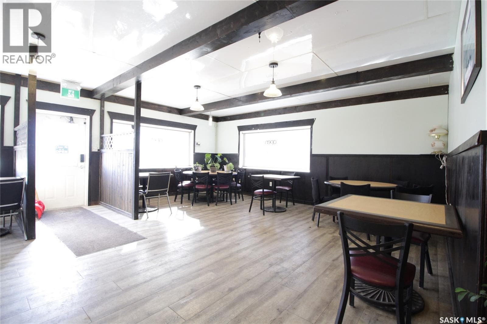 804 Railway AVENUE photo 4