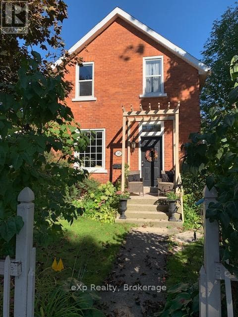 4 bed 1 bath single family at 145 3RD AVENUE SE — $415,000