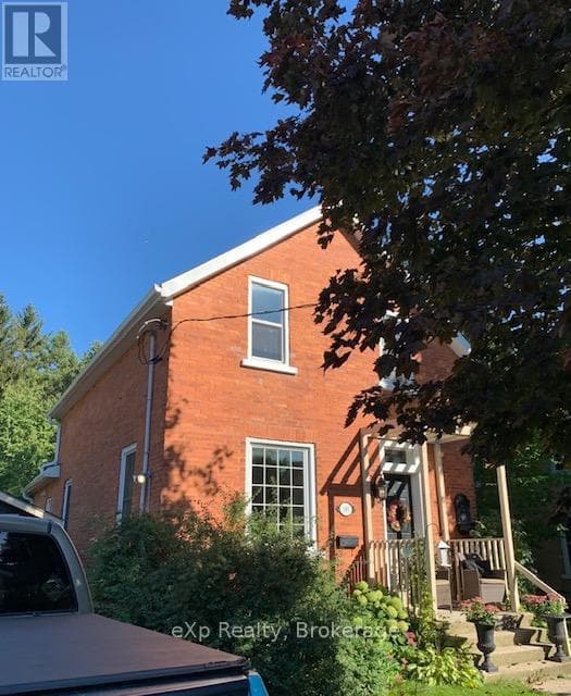 145 3RD AVENUE SE photo 3