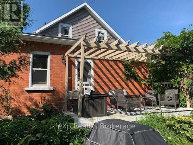145 3RD AVENUE SE photo 4