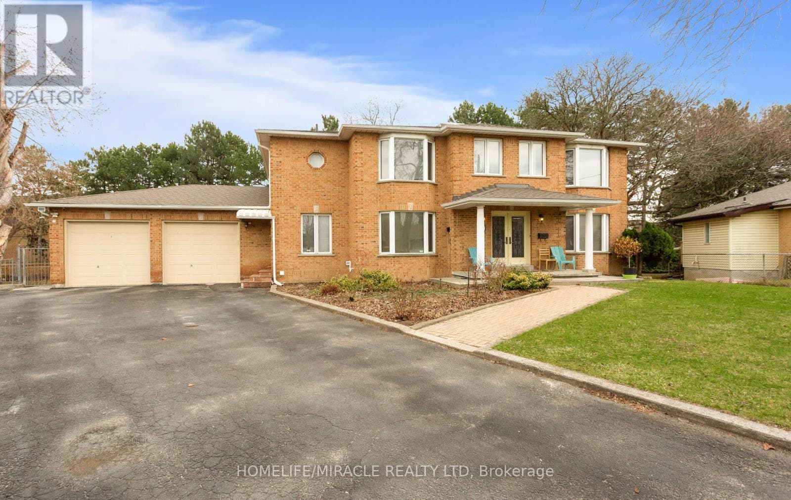 85 HARLOW CRESCENT photo 2