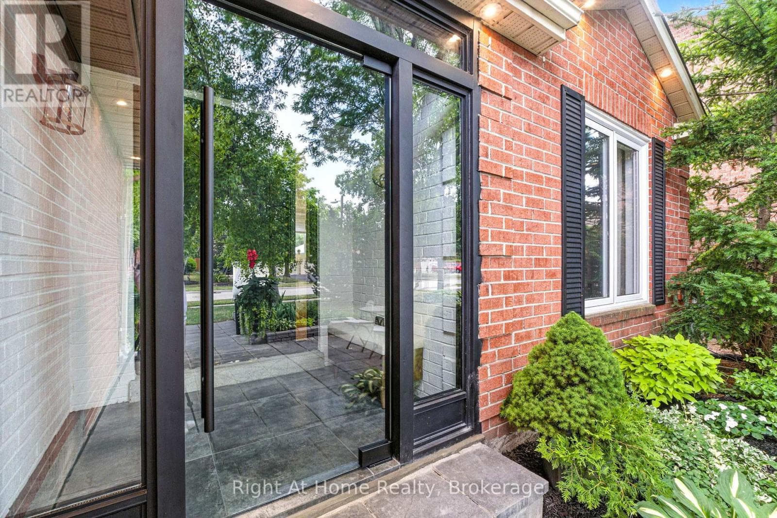 230 POOLE DRIVE photo 4