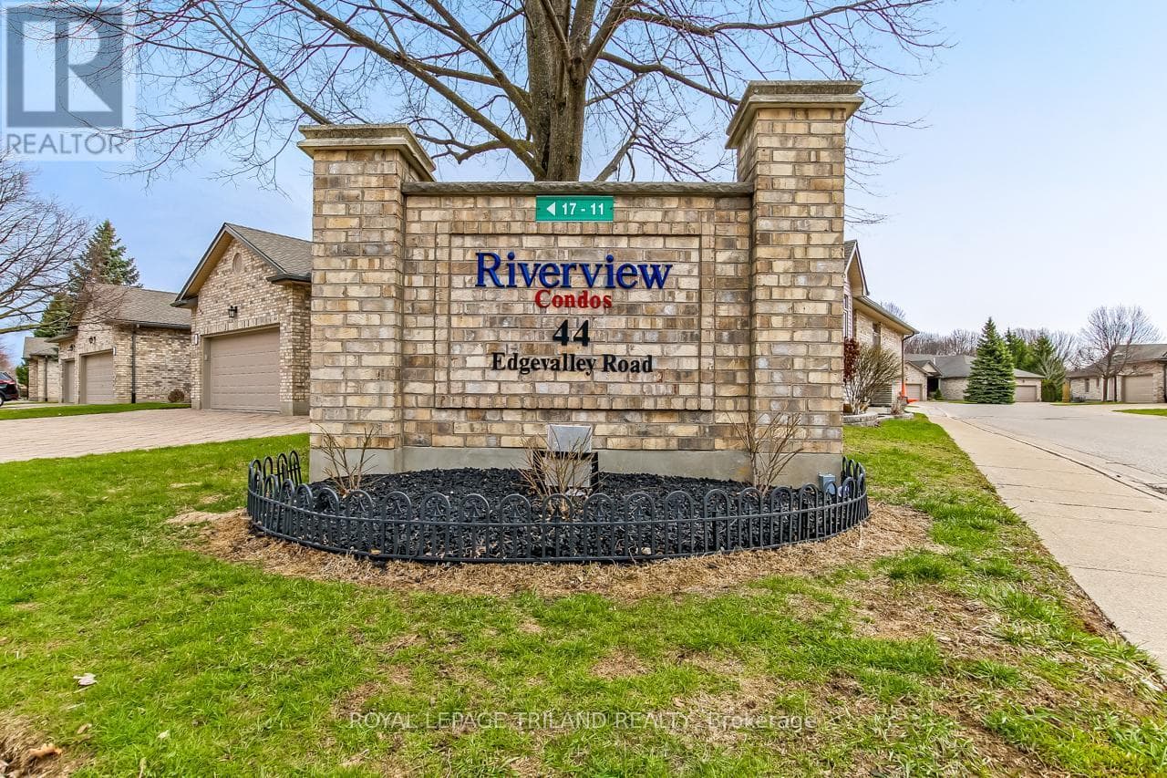 47 - 44 EDGEVALLEY ROAD photo 2