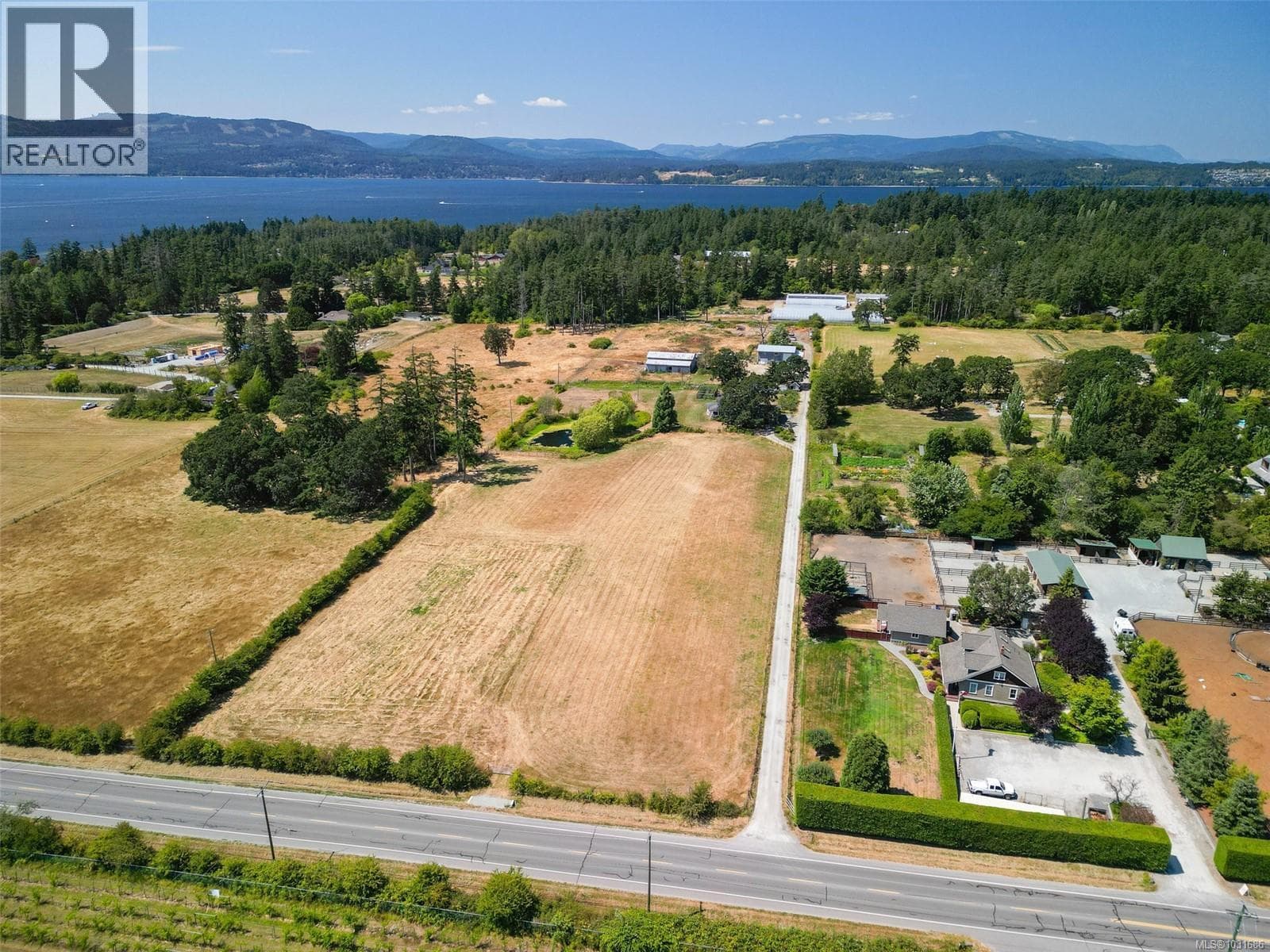 10650 West Saanich Rd photo 3
