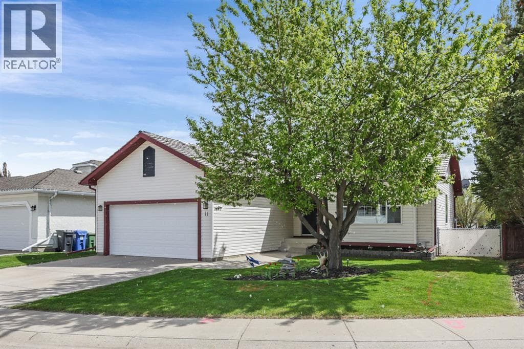 11 Strathmore Lakes Crescent photo 2