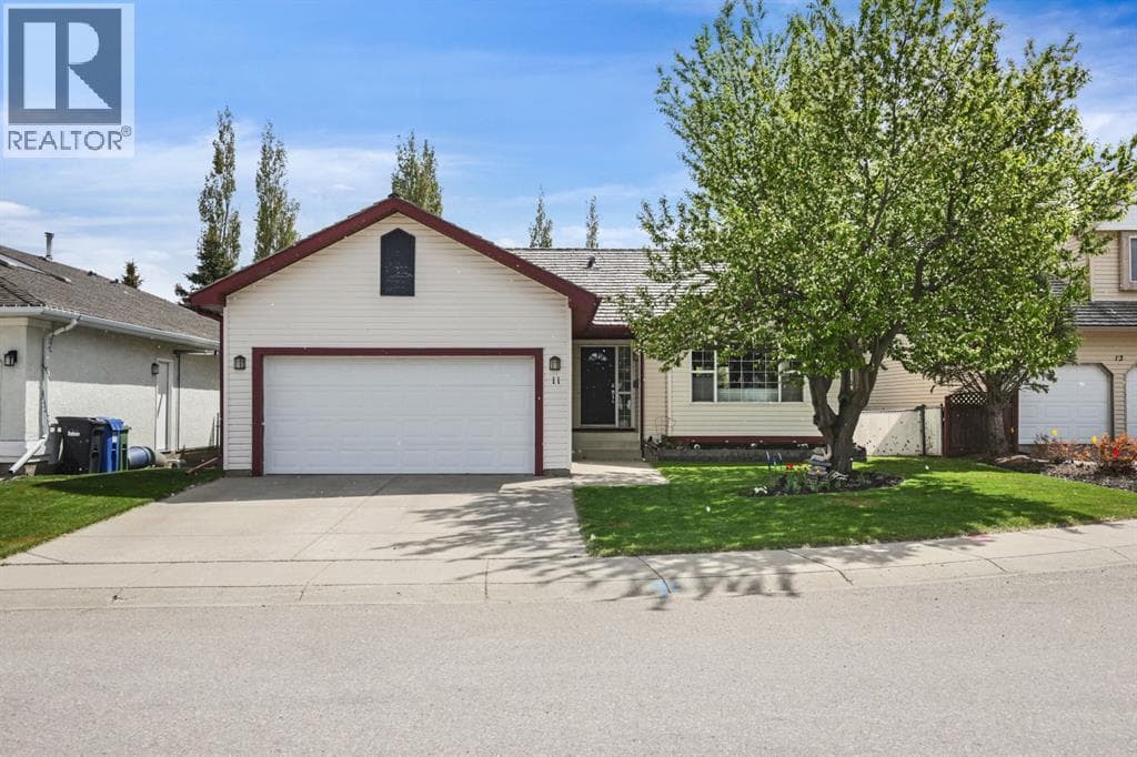 5 bed 3 bath single family at 11 Strathmore Lakes Crescent — $599,000