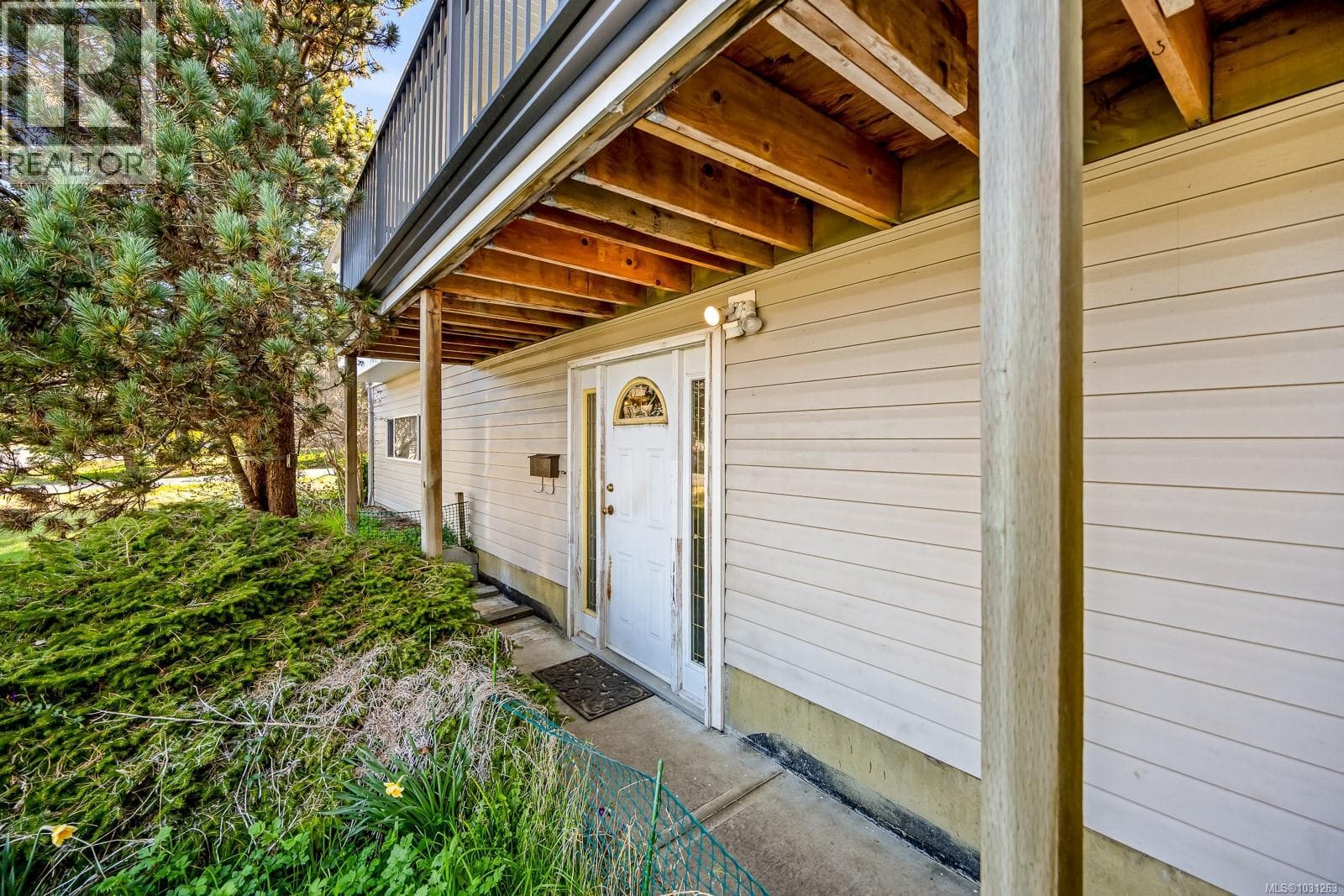 2695 Paula Pl photo 2