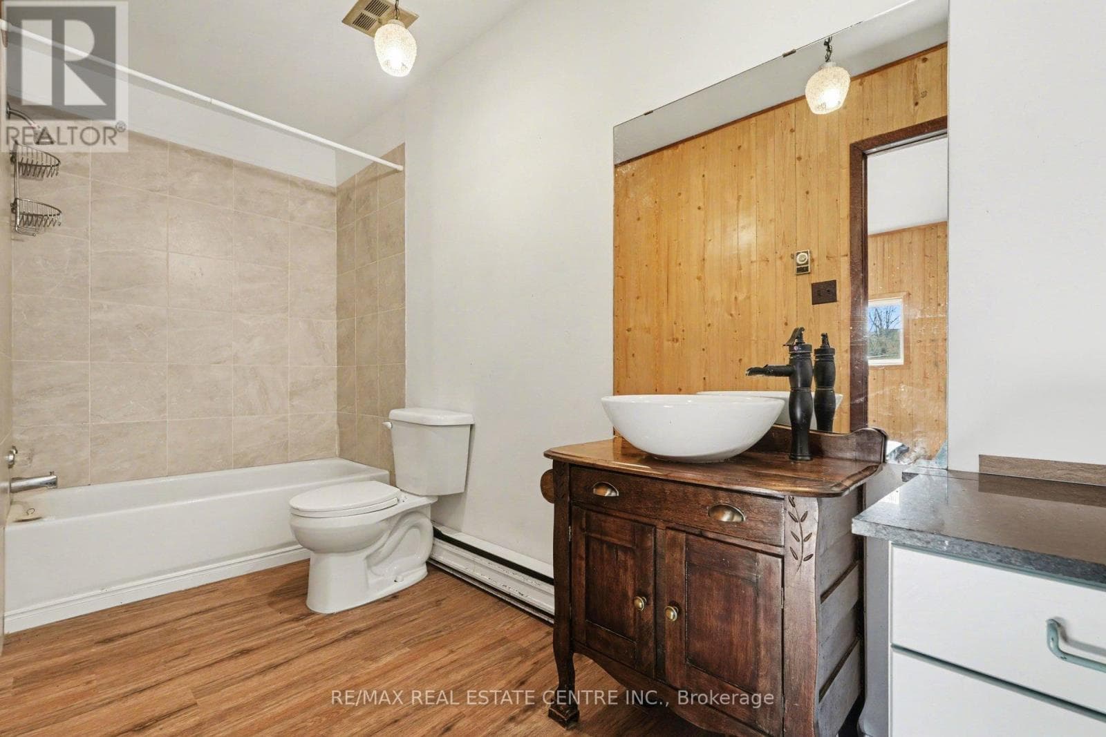 84 BANK STREET N photo 5