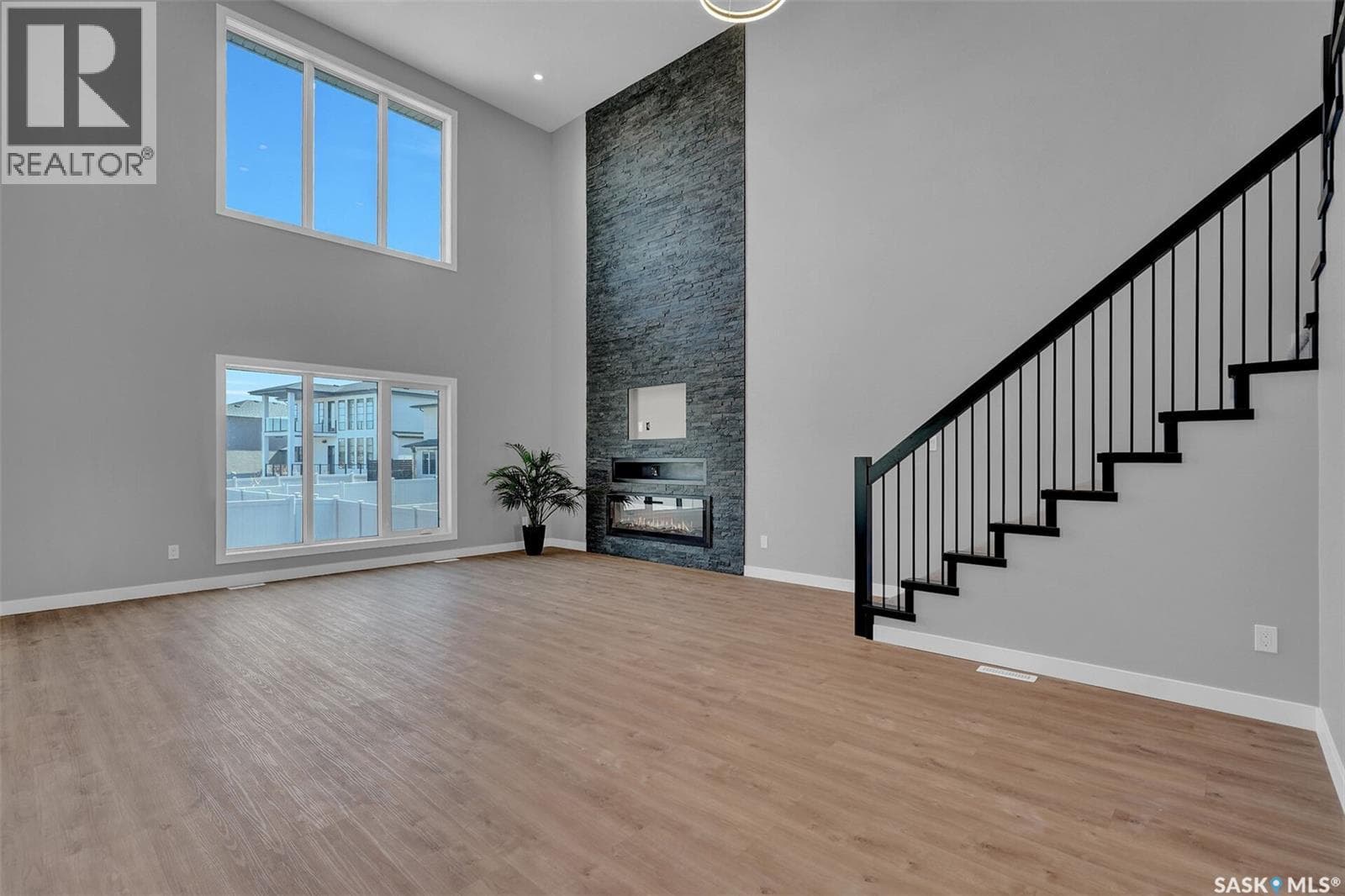 4327 Wild Rose DRIVE photo 5