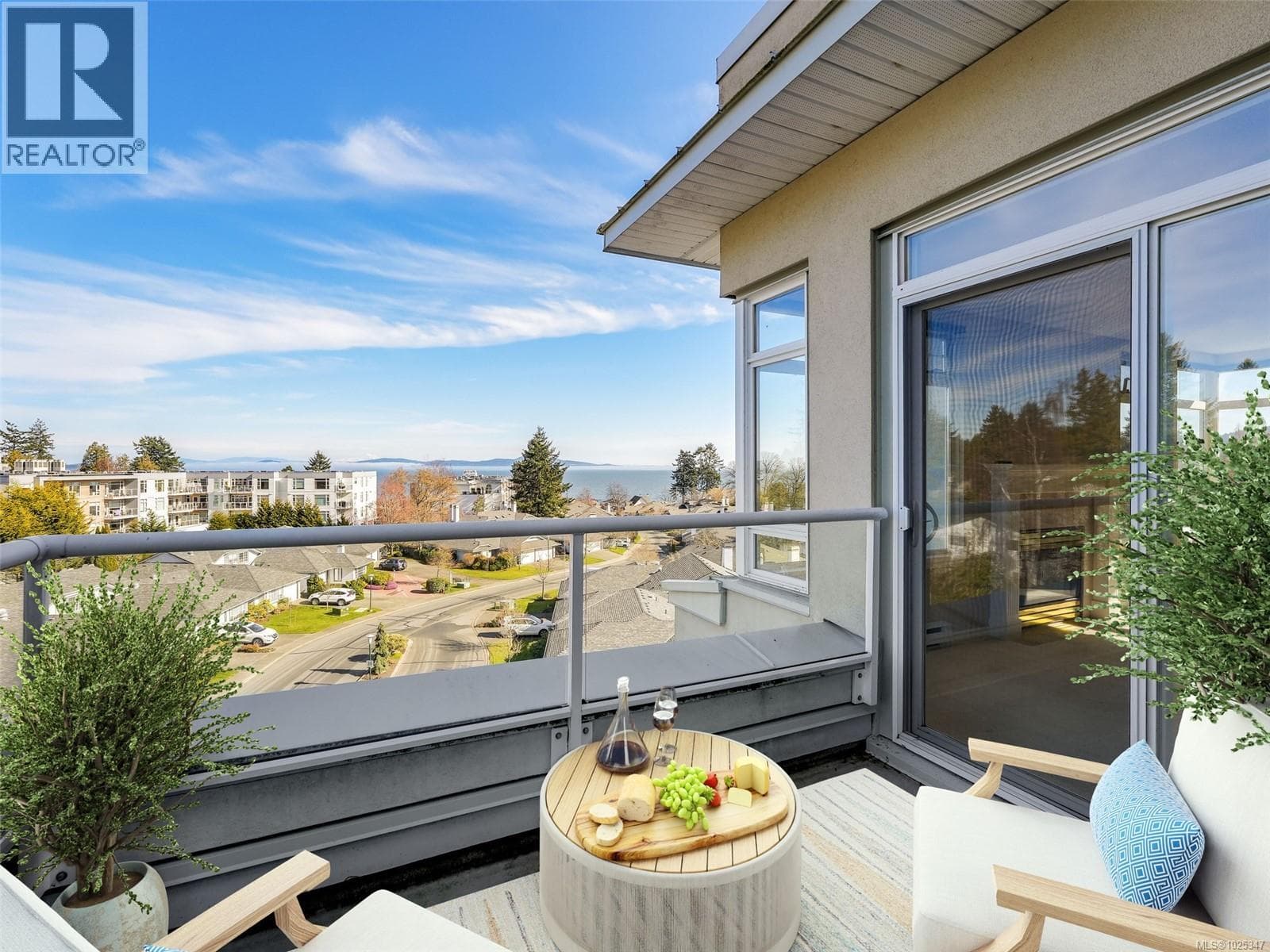 505 5110 Cordova Bay Rd photo 3