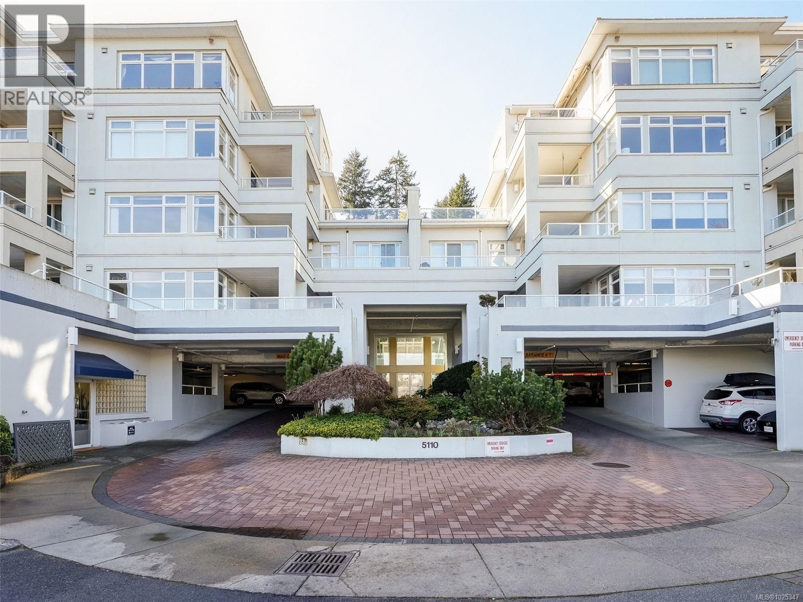 505 5110 Cordova Bay Rd photo 4