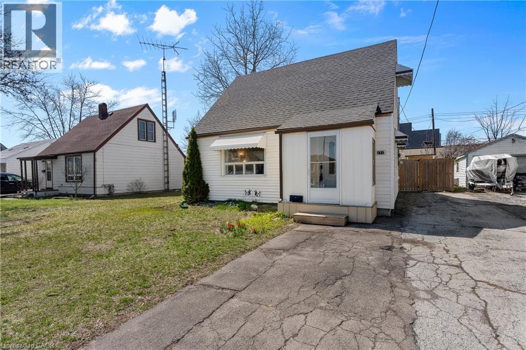 3 bed 1 bath single family at 271 CROWLAND Avenue — $399,000