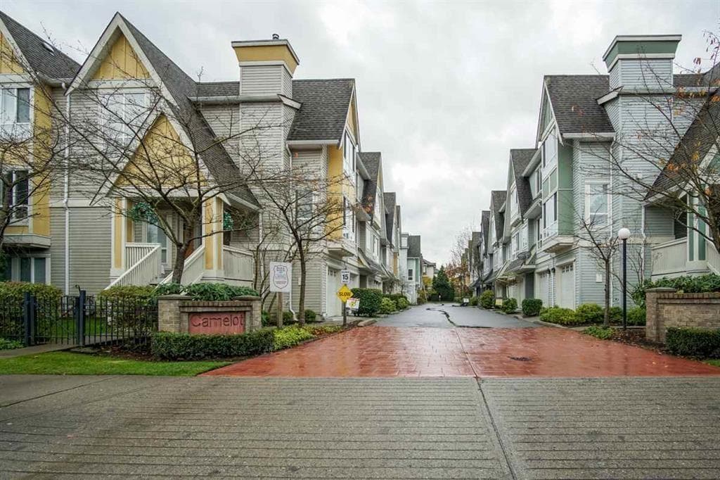 9 16388 85 AVENUE photo 2