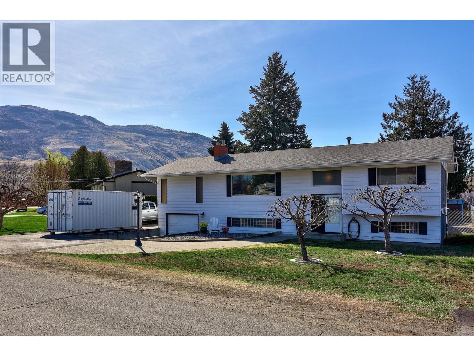 841 SICAMORE Drive photo 3