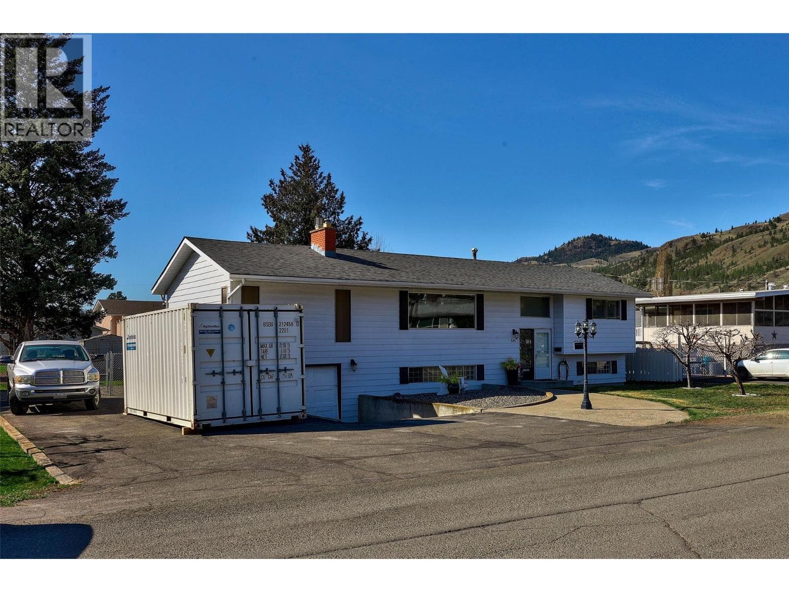 841 SICAMORE Drive photo 4
