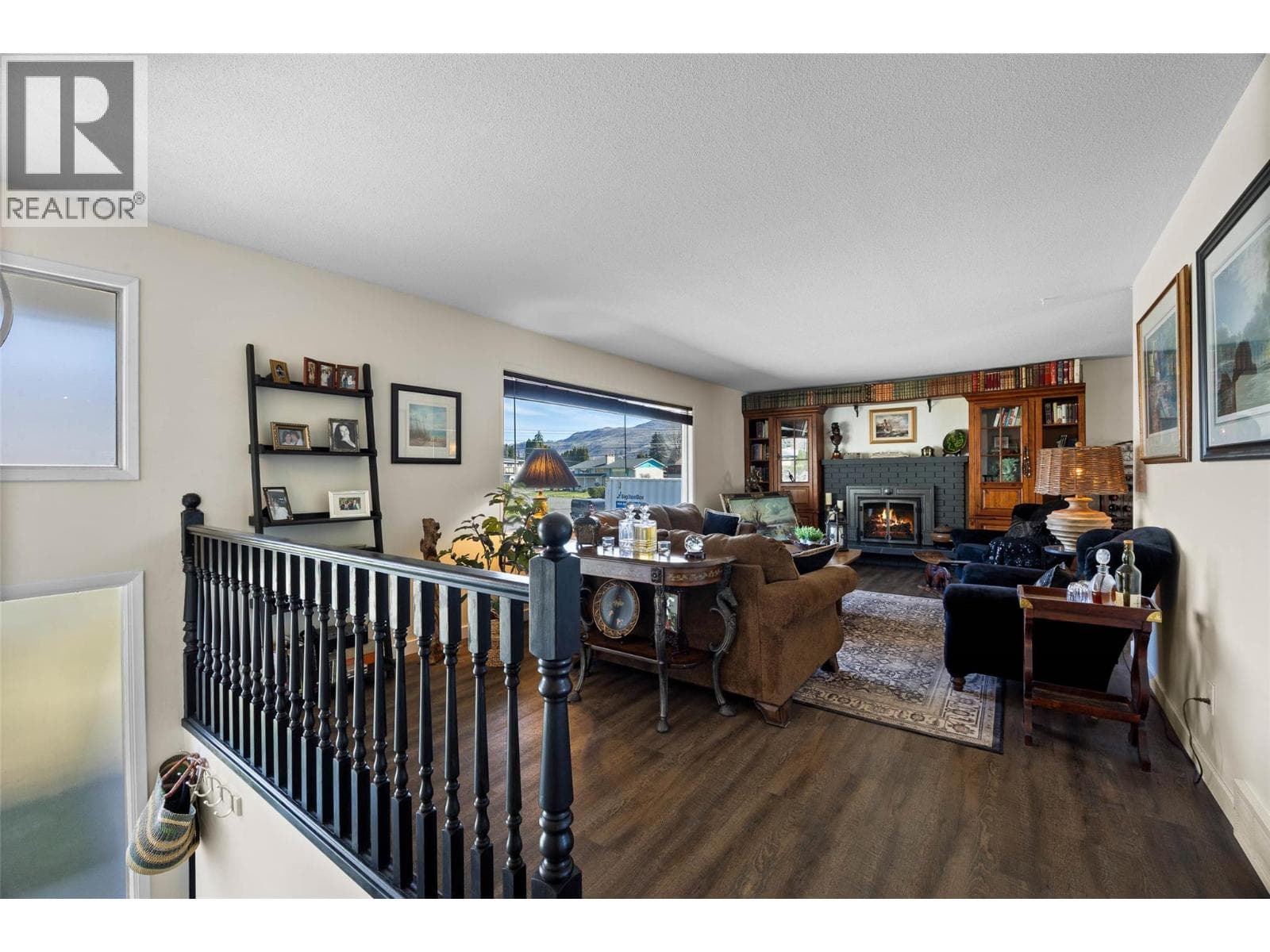 841 SICAMORE Drive photo 5