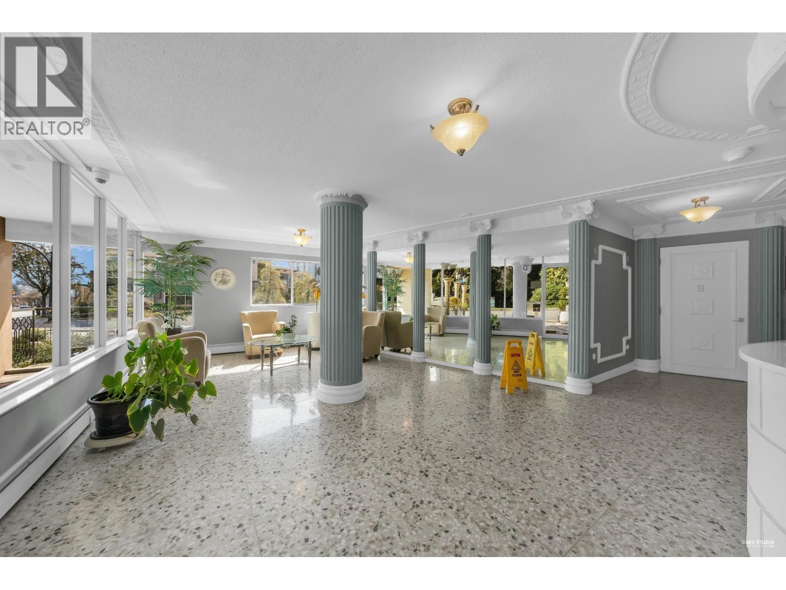 404 1930 MARINE DRIVE photo 2