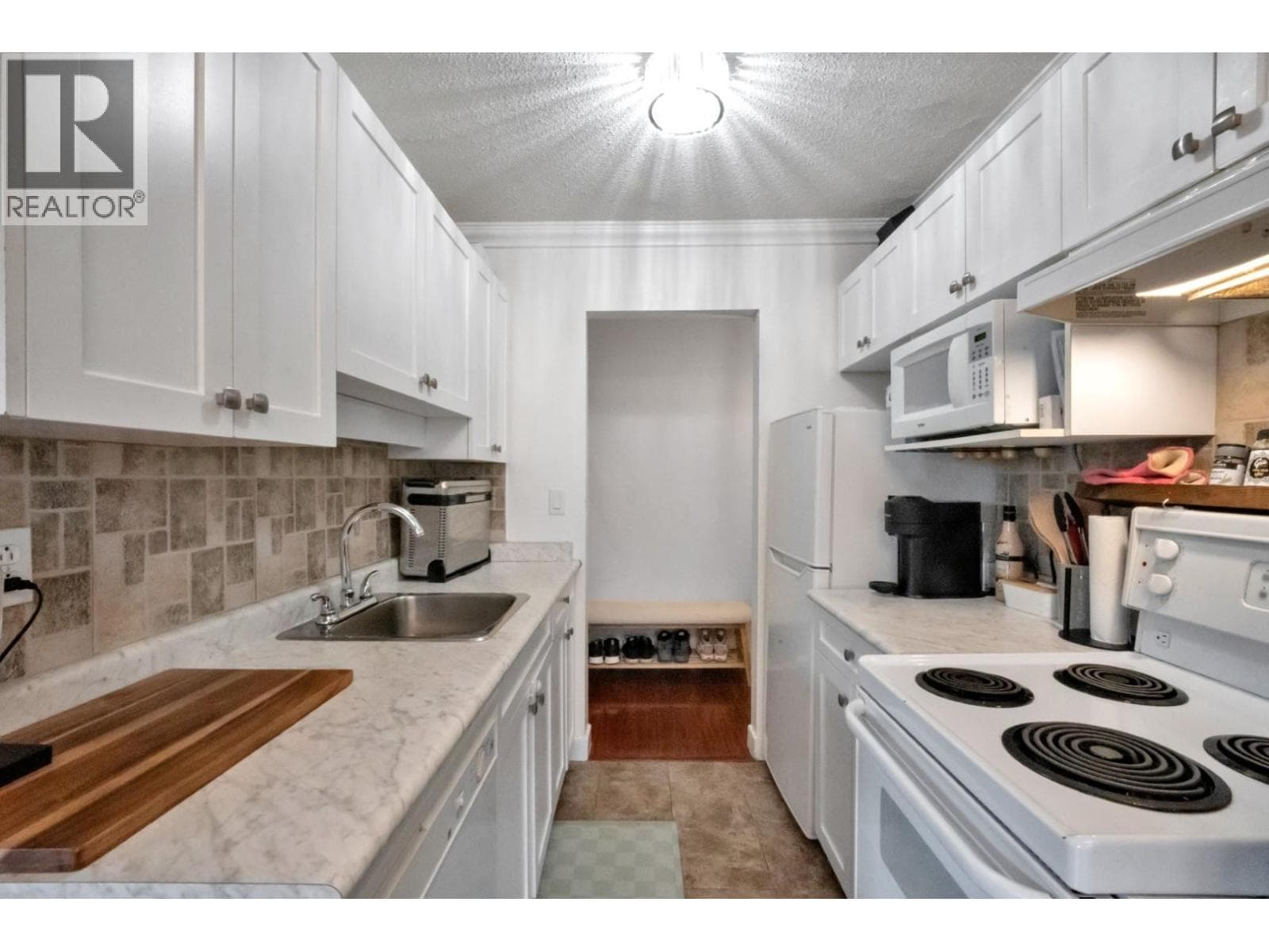 103 214 E 15TH STREET photo 2