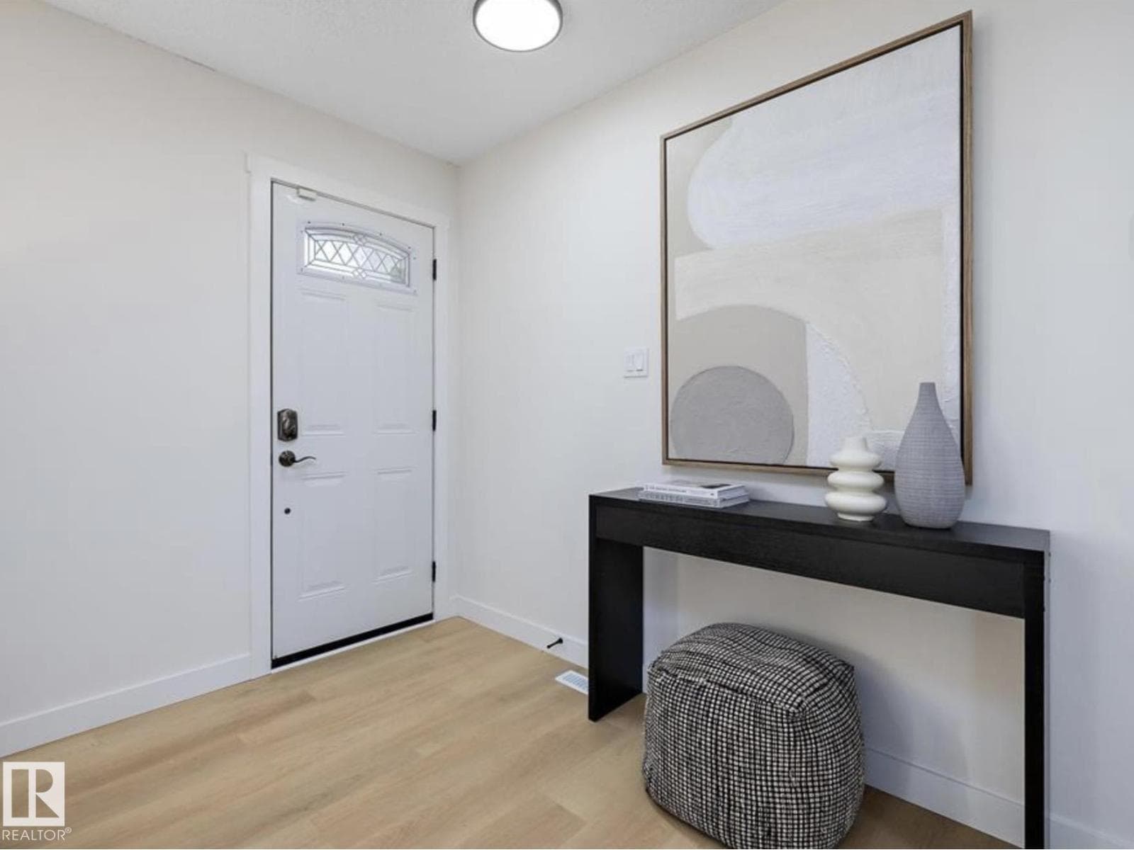 14736 122 ST NW photo 2